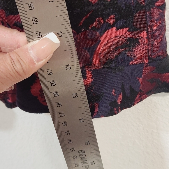 EXPRESS Women's Mini Skirt Red Blue Black Floral Ruffle Hem Zipper Size 2 - Picture 10 of 13